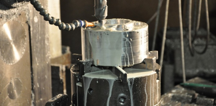 Fraisage de l’entretoise ou élargisseur de voie sur mesure